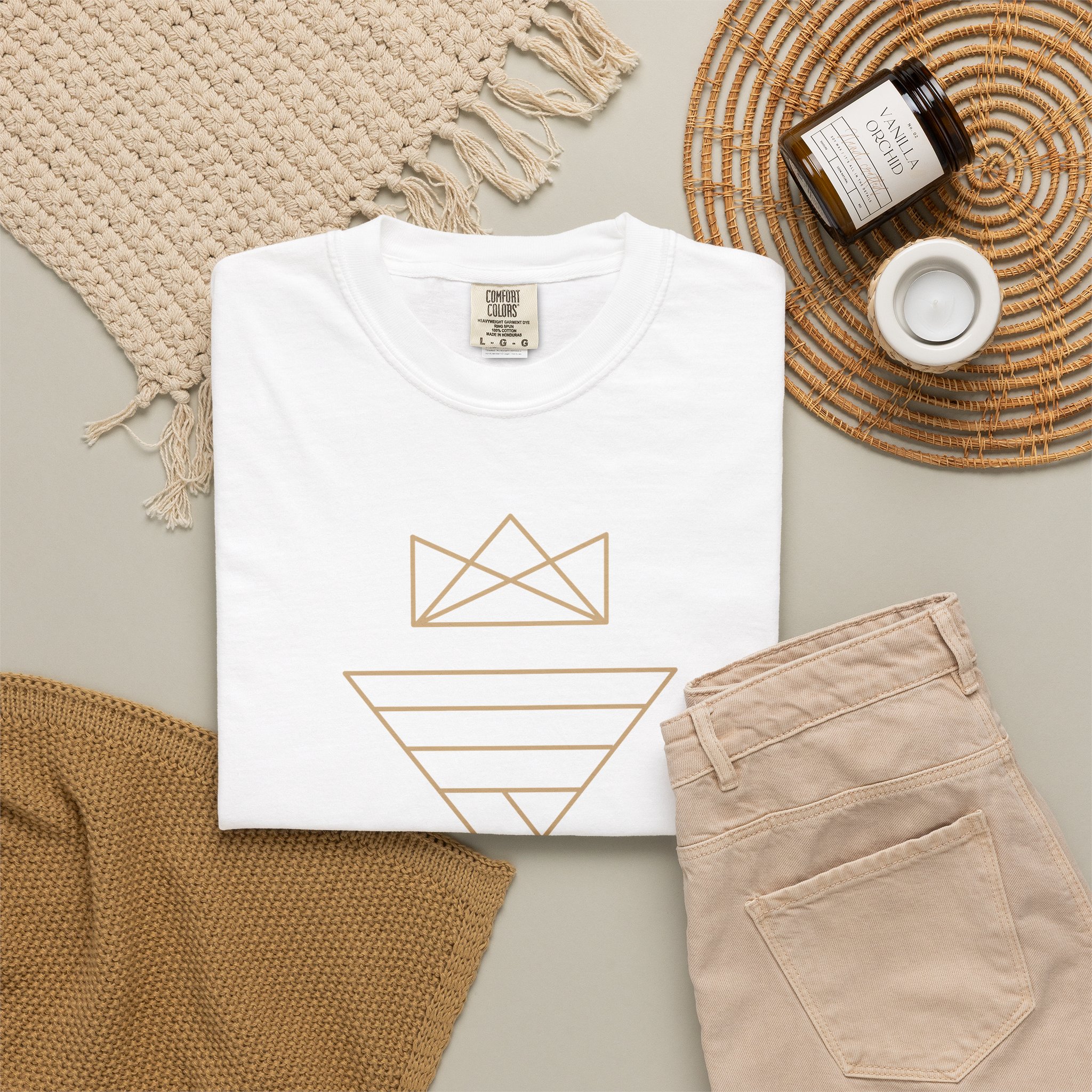 Crown & Manger: Comfort Colors T-Shirt - Image 4
